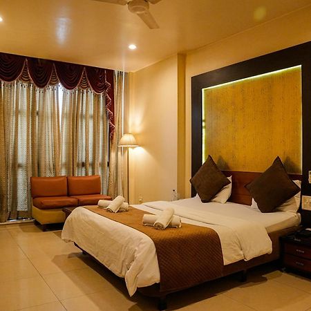 Hotel Viva Inn Yerandwane Экстерьер фото
