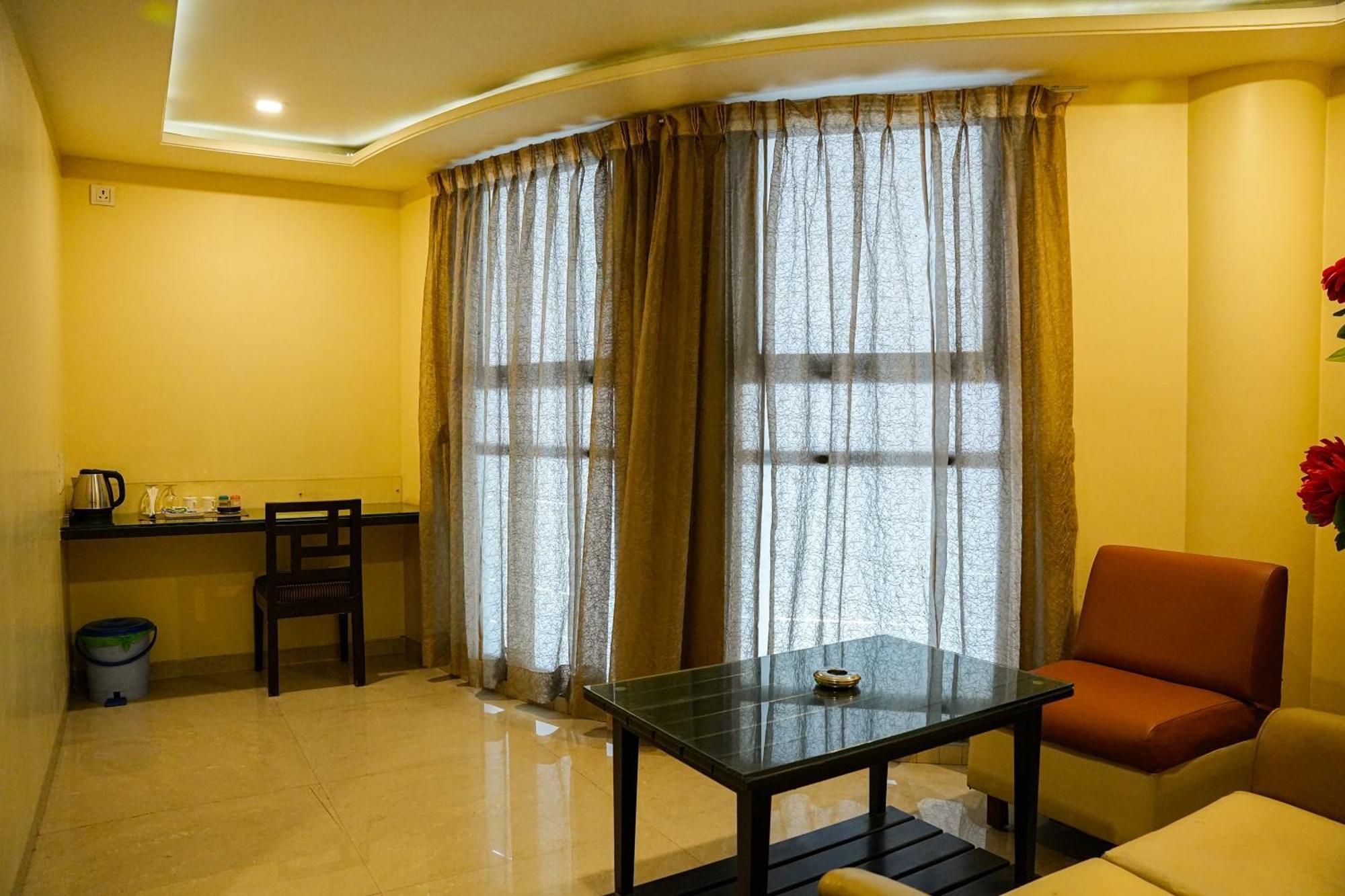 Hotel Viva Inn Yerandwane Экстерьер фото